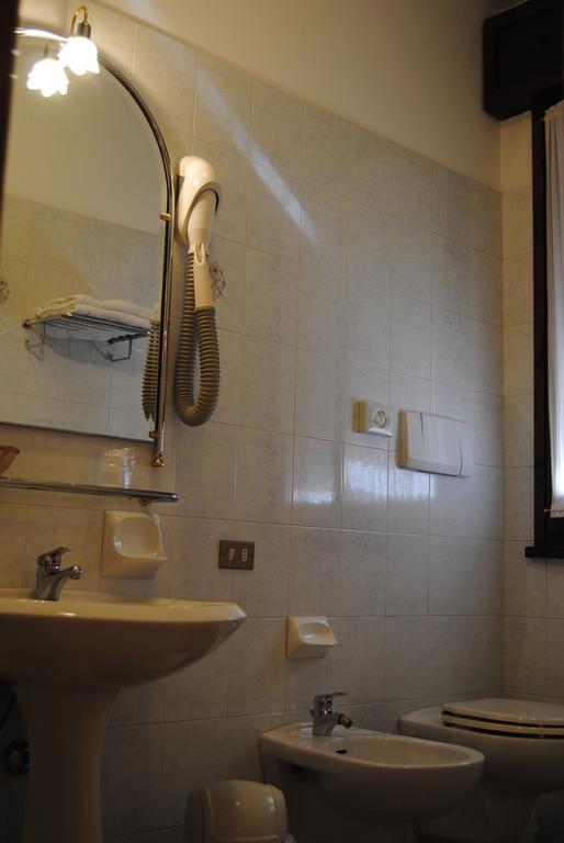 Hotel La Fenice Formigine Habitación foto