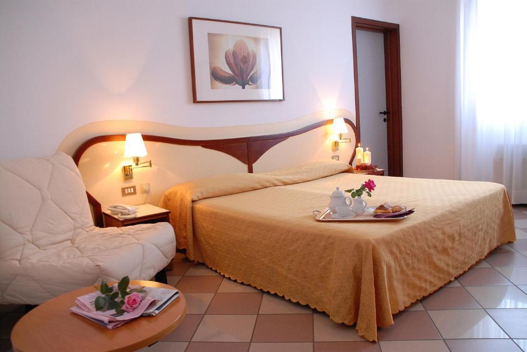 Hotel La Fenice Formigine Habitación foto